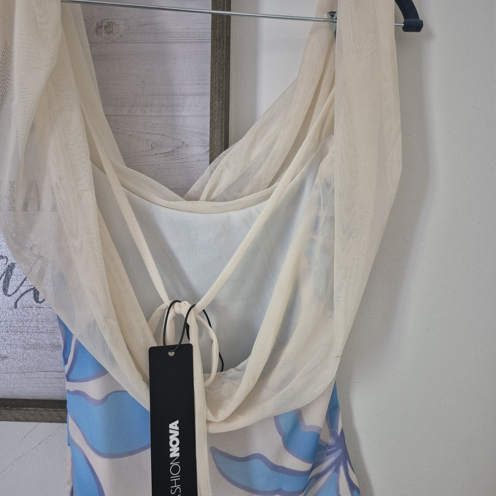 Elegant Blue and Cream Floral Bodysuit - Picture 4 of 11